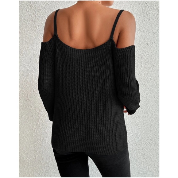 Cozy Knit Oversized Cold Shoulder Sweater Top - Picture 4 of 4